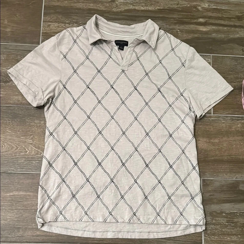 Banana Republic Gray Polo with Geometric Design